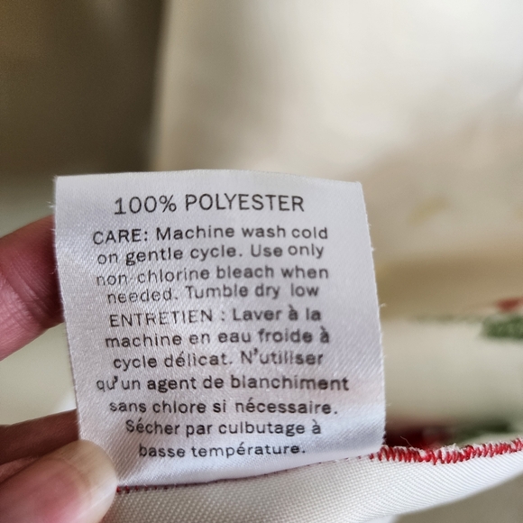 Christmas Poinsettia Tablecloth Laser Cut in Diamond Pattern 59" x 85" Cream - Picture 6 of 7